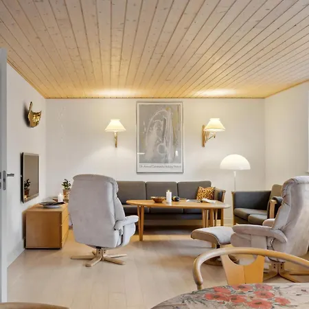 3 Bedroom Beautiful In بيت للعطل