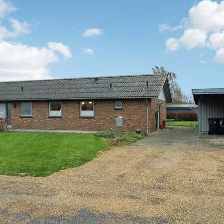 Holiday home Gorgeous In With Kitchen